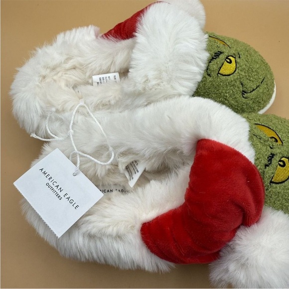 American Eagle Grinch Scuff Slippers Green Faux Fur Santa Hat Size 7 NWOT - Picture 9 of 14
